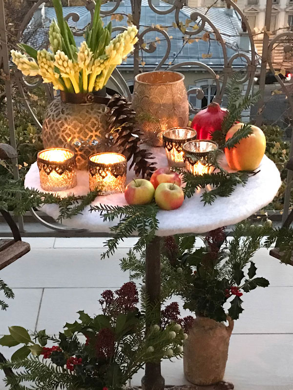 central table covered with artificial snow