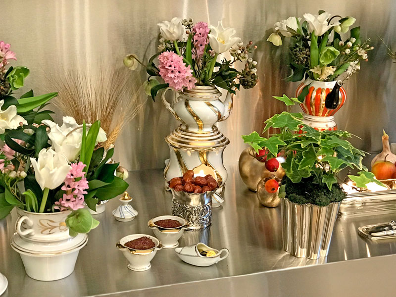 teapots hold bouquets of spring flowers