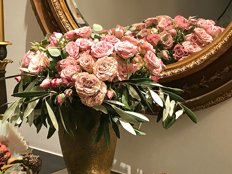 bouquet of a new variety of spray roses