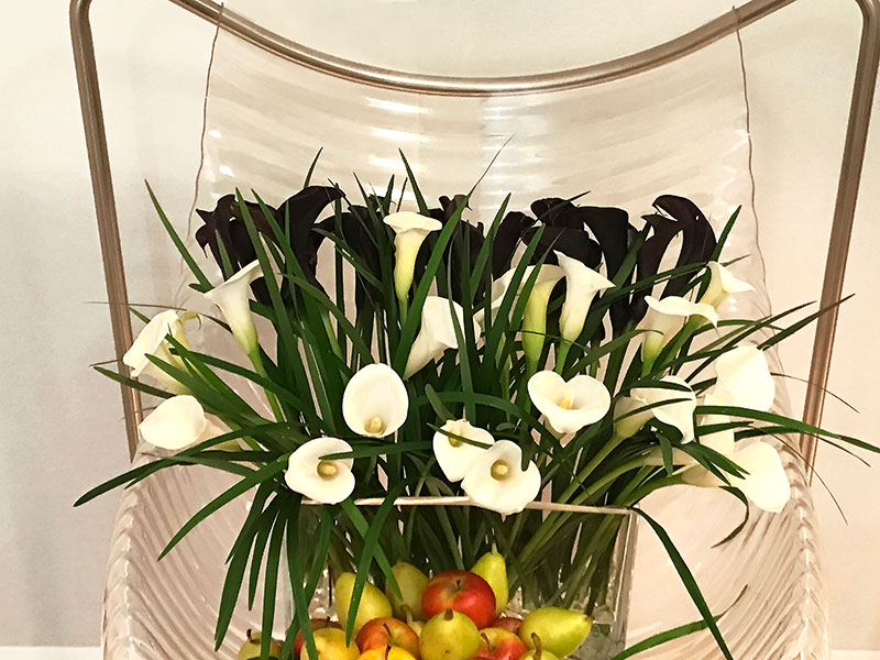 close-up of calla lilies in this sofreh