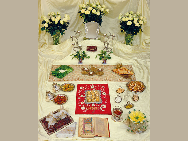 Ivory Roses, Red Velvet Sofreh